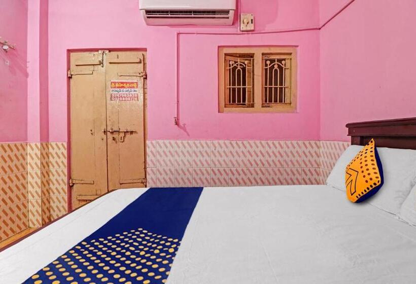 اتاق کلاسیک سه تخته, Spot On Sri Maheswari Lodge