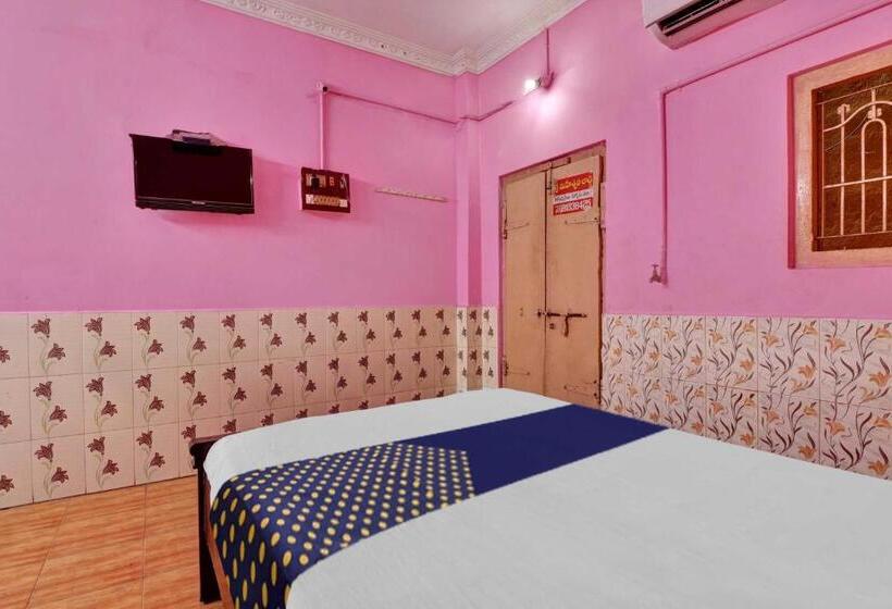 اتاق کلاسیک سه تخته, Spot On Sri Maheswari Lodge