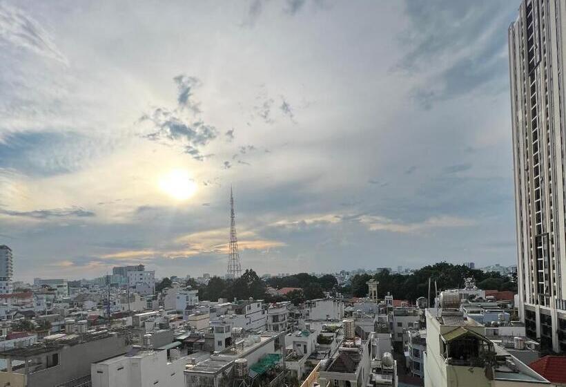 سوییت سوپریور, Uphoenix Home  Hado Centrosa Garden