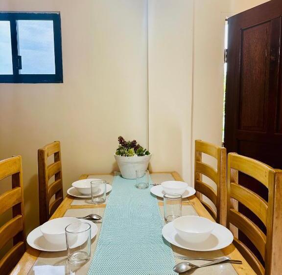 패밀리 룸, Paragua House
