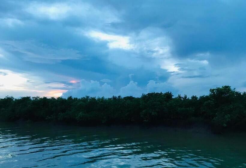 Standard studio with lake view, Kanikasundari Home Stay