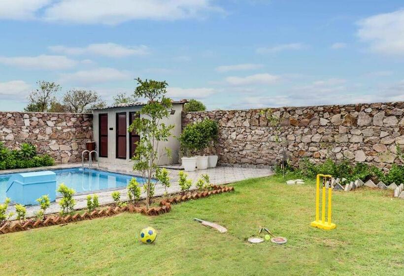 Вилла 1 Спальня, Stayvista S La Villa Farm   Tranquil Retreat With Outdoor Pool, Games & Terrace