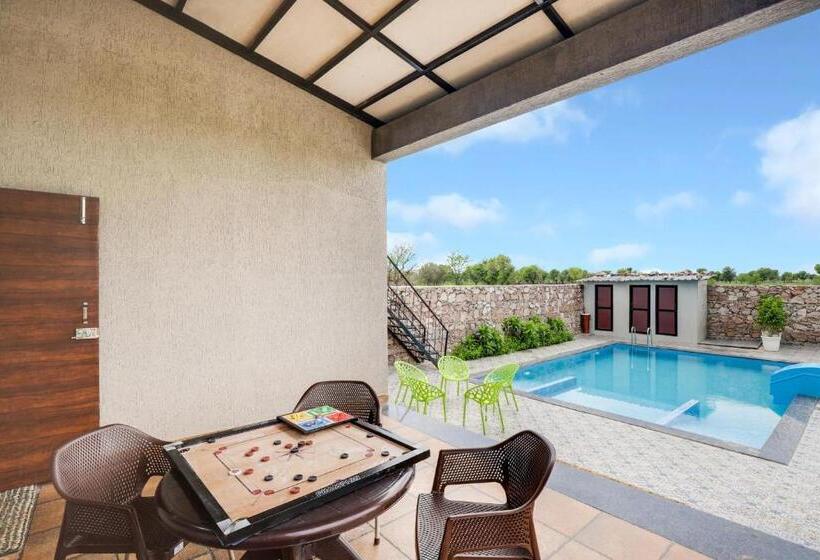 Вилла 1 Спальня, Stayvista S La Villa Farm   Tranquil Retreat With Outdoor Pool, Games & Terrace