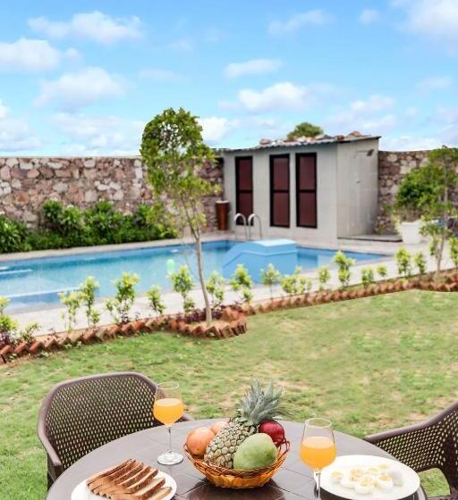 Вилла 1 Спальня, Stayvista S La Villa Farm   Tranquil Retreat With Outdoor Pool, Games & Terrace