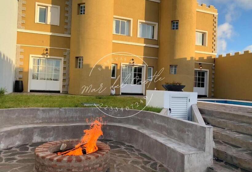 استودیو استاندارد با چشم‌انداز باغ, Mar Del Castle