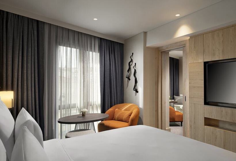 سوییت جونیور, Crowne Plaza Istanbul   Ortakoy Bosphorus, An Ihg
