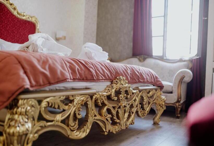 Номер Стандарт Трехместный, Roh Suites