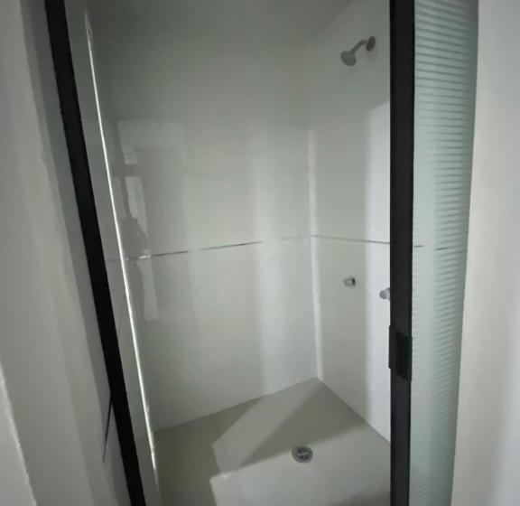 スイート, Tokyo Motel