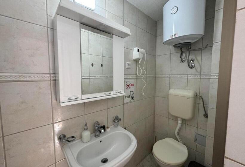 Standard Triple Room with Terrace, Apartmani Hadžić