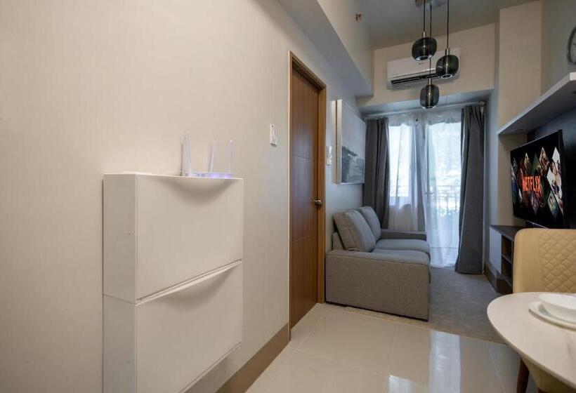 Апартаменты 1 Спальня Вид на Бассейн, Shore 3 Residences, Mall Of Asia Complex