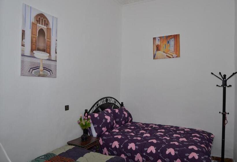 اتاق راحتی سه تخته, Dar Enouiina