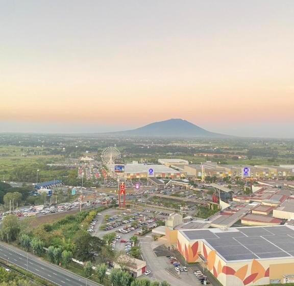 استودیو استاندارد با چشم‌انداز استخر, Azurenorth 1721 Mt Arayat View