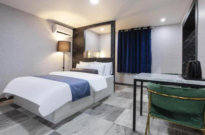 سوییت, On & Off Hotel Bupyeong