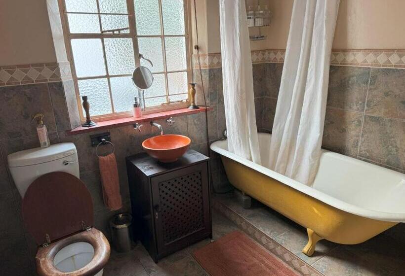 スタンダード４人部屋, Room In Guest Room   Adnaans Secret Garden Big Room