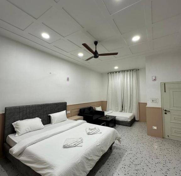 디럭스 룸 킹사이즈 침대, Green Paradise Hotel And Resort
