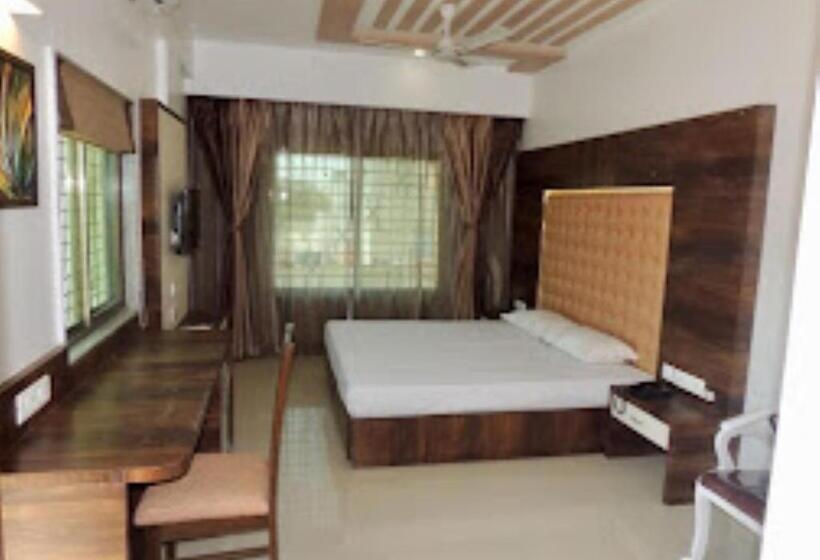 Номер Deluxe, Marvel Inn Shirur