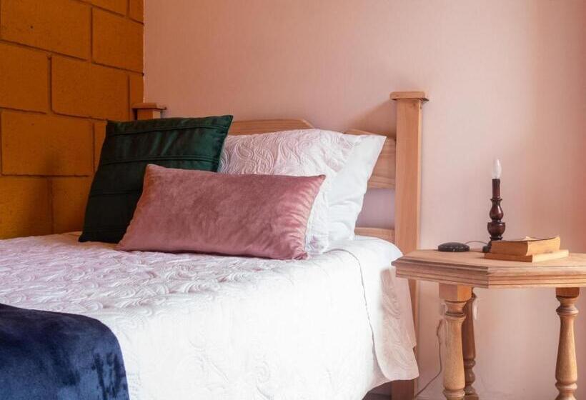 اتاق استاندارد یک نفره, Lolas Hostal  Baño Compartido