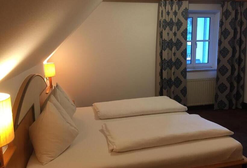 Люкс с Балконом, Goldenes Schiff Hotel Mietparkplätze