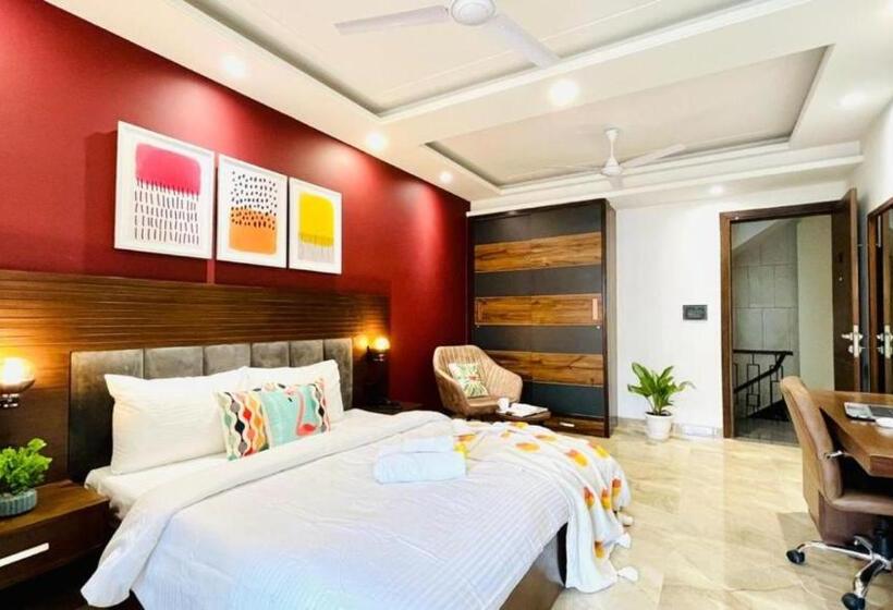 Standard Studio King Bed, Bluo Studio4 Dlf Cybercity   Balcony, Gym Tt, Lift