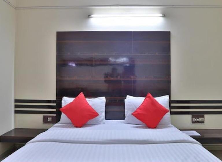 Quarto Deluxe, Dev Palace Ahmedabad