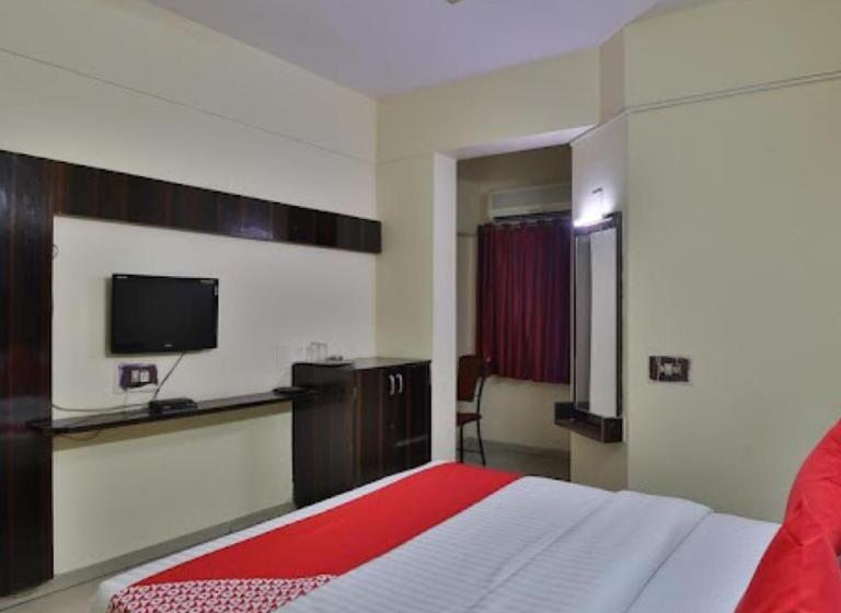 Quarto Deluxe, Dev Palace Ahmedabad