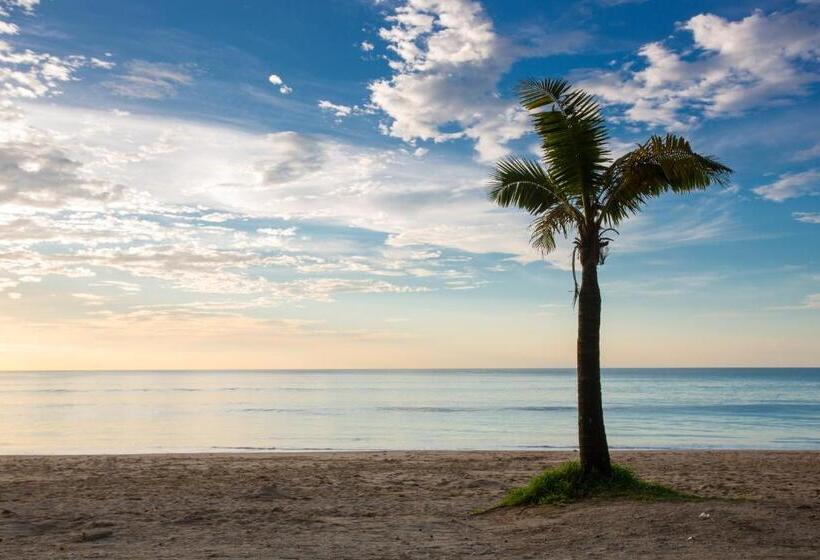 Люкс Повышенной Комфортности, 普吉岛 迈考海滩水疗度假村pl  Maikhaolak Beach Village