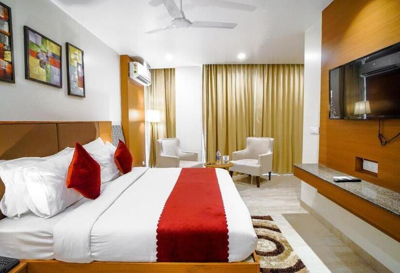 إستديو قياسى مزود بشرفة, Saltstayz Executive Serviced Apartment   Unitech Cyber Park & Near Huda City Metro