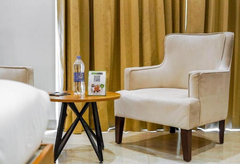 إستديو قياسى مزود بشرفة, Saltstayz Executive Serviced Apartment   Unitech Cyber Park & Near Huda City Metro