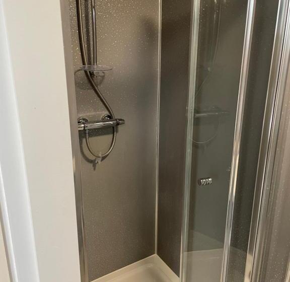 استودیوی استاندارد, River Side Rooms