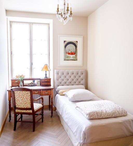 اتاق لوکس, Madame M S Maison Des Mots