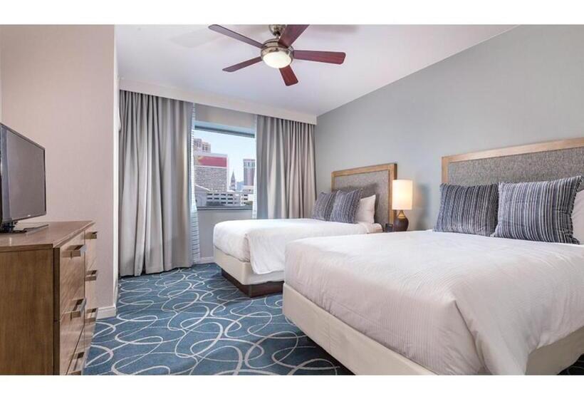آپارتمان 2 خوابه, A Luxury Condo Awaits You At The Desert Blue, Moments From The Strip   Special Offer Now!