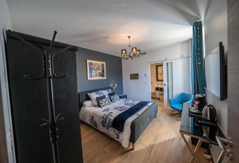 Номер Стандарт Вид на Бассейн, Domaine Benester   Chambre Axel   4 épis