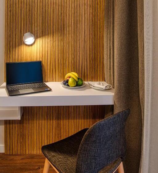 Семейный Номер, Cardoner Hotel és Konferenciaközpont