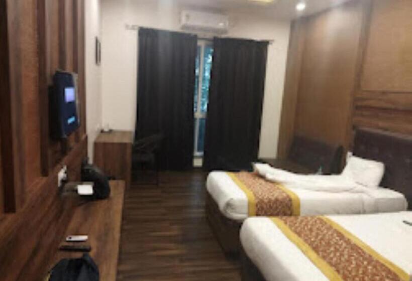 Quarto Triplo Estandar, Grs, Hotel The Grand Radhe Shyam, Ambikapur