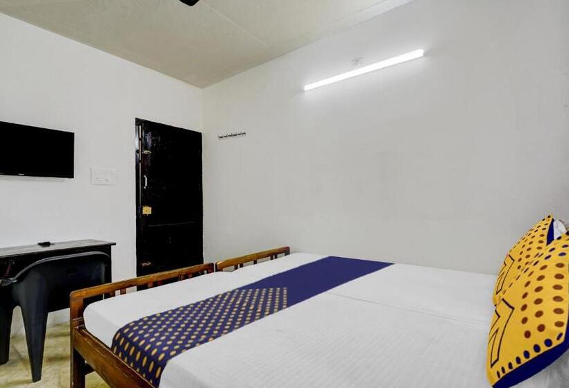 Трехместный Номер Классика, Spot On Nakshathra Residency