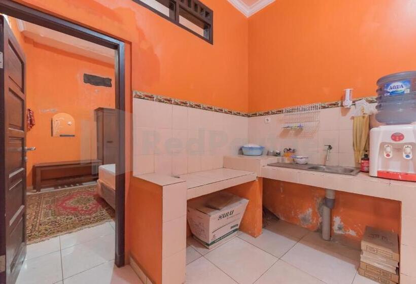 Семейный Номер, Pondok Hefi Ciwidey Mitra Reddoorz