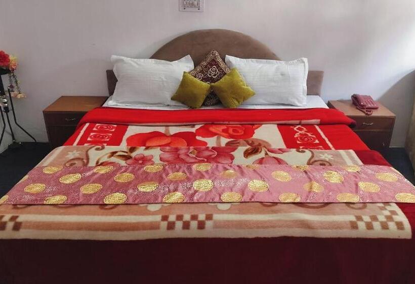 Номер Deluxe, Chaitanya Inn