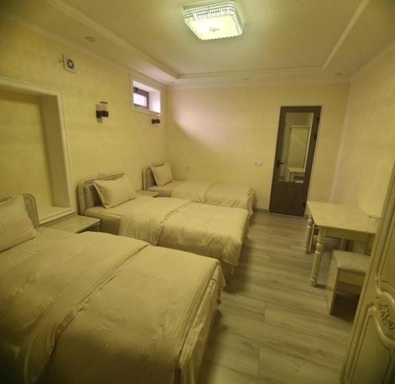 스탠다드 트리플 룸, Dari Zanjir Family Guest House