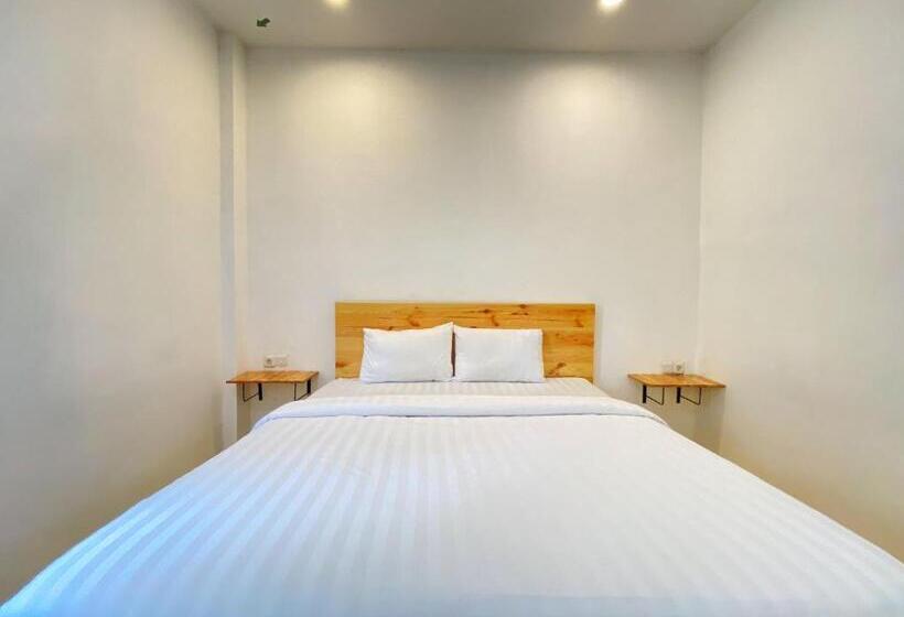 스탠다드 룸, Urbanview Hotel Medio Inn Palu By Reddoorz