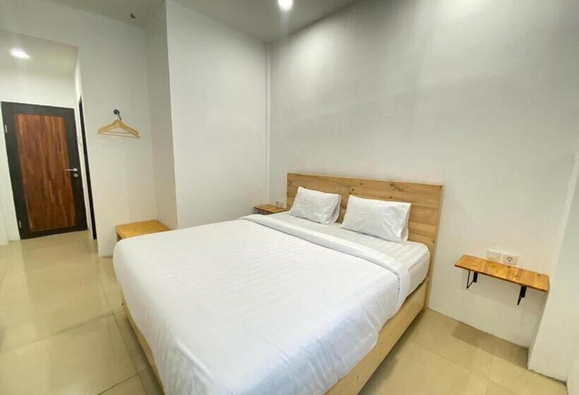 标准间, Urbanview Hotel Medio Inn Palu By Reddoorz