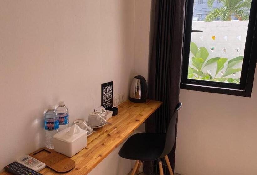 高级大房间, Urbanview Hotel Medio Inn Palu By Reddoorz