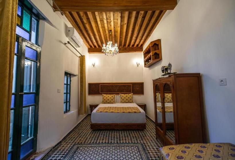 带景观的三人标准房间, Dar Usham Fes