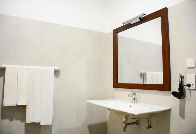Quarto Estandar, Hikka Bliss