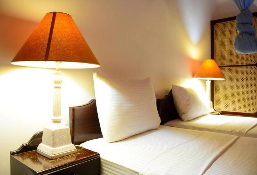 Quarto Estandar, Hikka Bliss