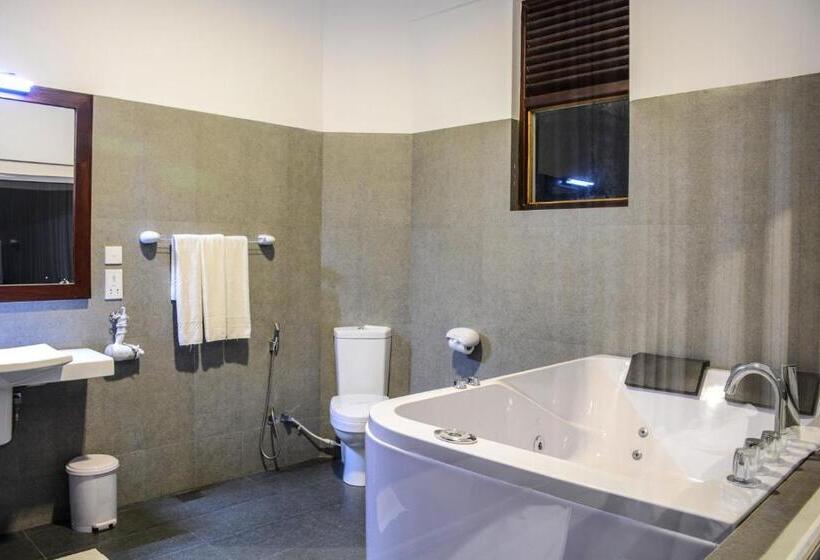 Quarto Deluxe, Hikka Bliss