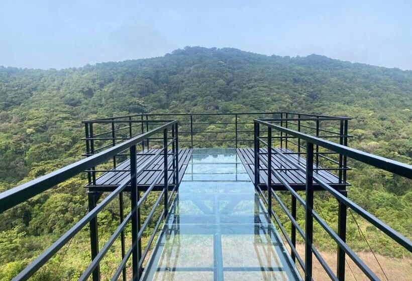 标准间带阳台, Coorg Tree House