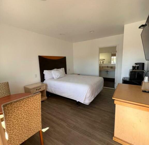 Номер Стандарт, Town And Country Inn