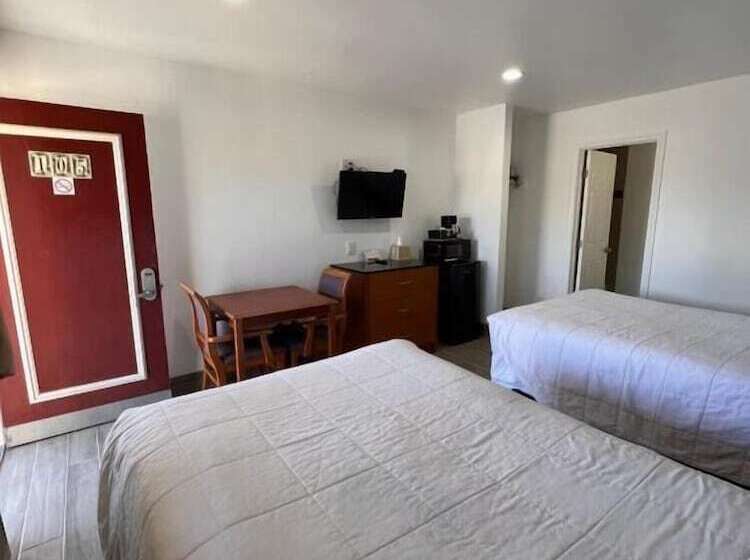 Номер Стандарт 2 Двуспальные Кровати, Town And Country Inn