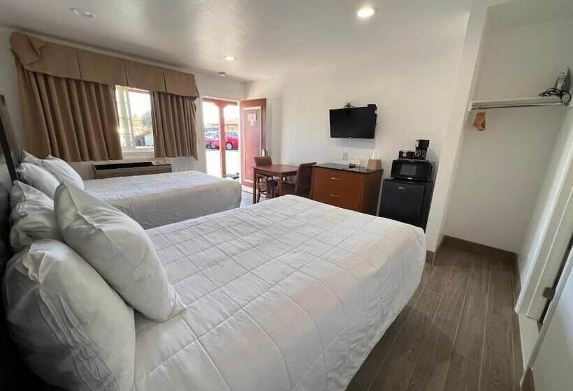 Номер Стандарт 2 Двуспальные Кровати, Town And Country Inn