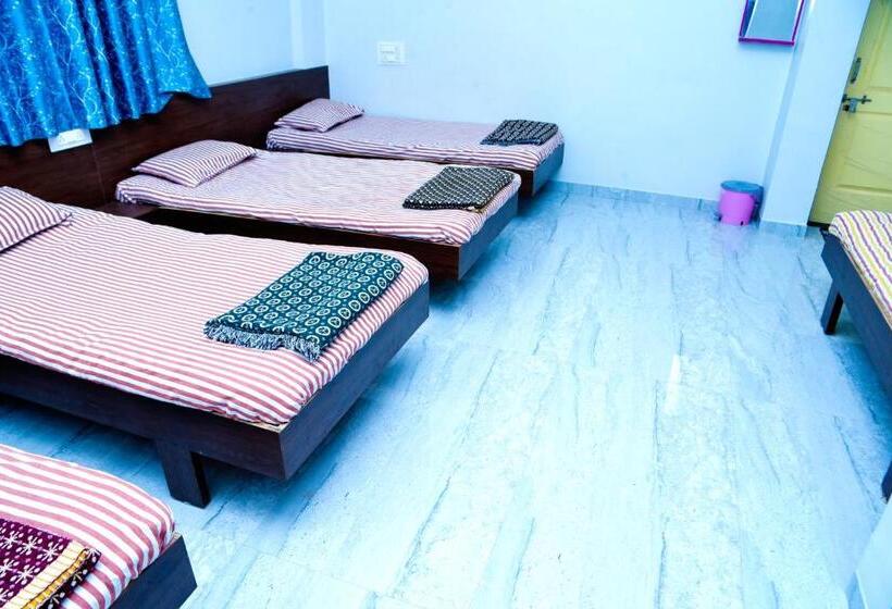 豪华家庭房间, Krushna Guest House